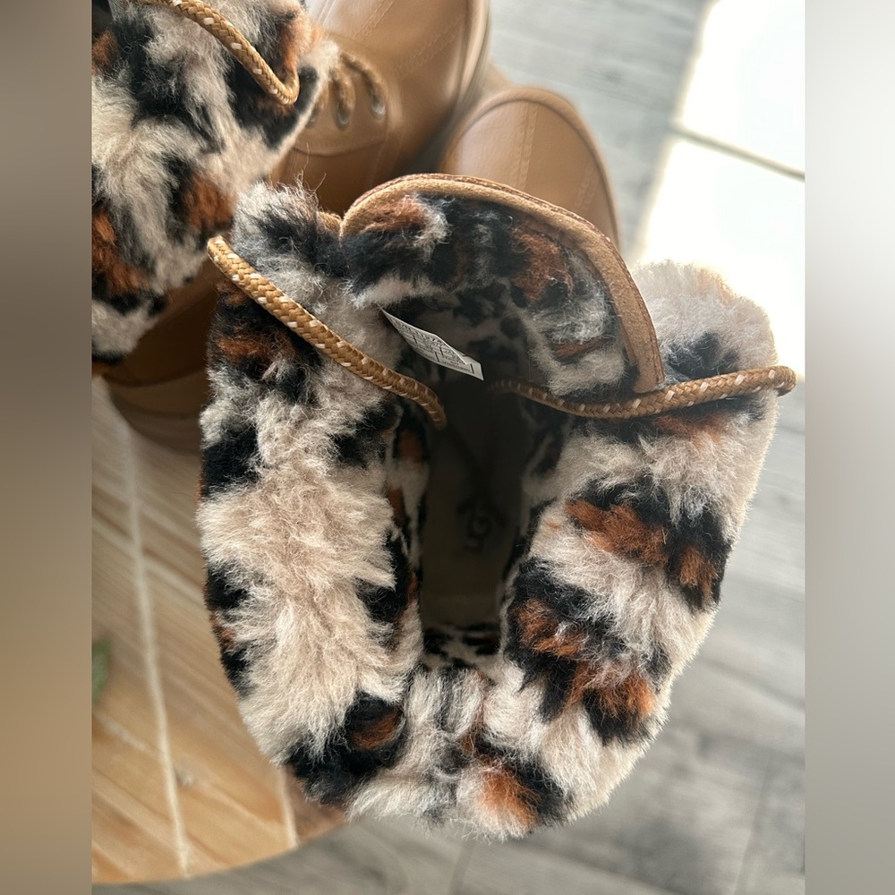 Rare 🔥 and Excellent Condition UGG Adirondack Leopard Cuff Boots - Picture 3 of 11